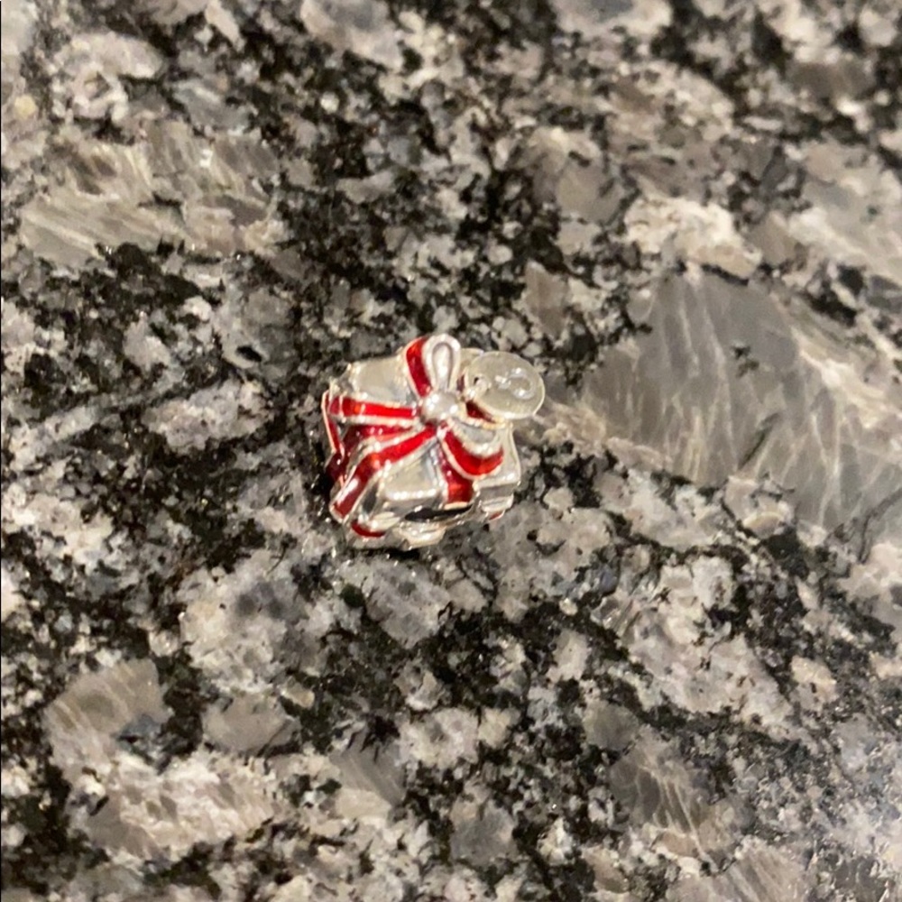 Pandora red gift box present charm